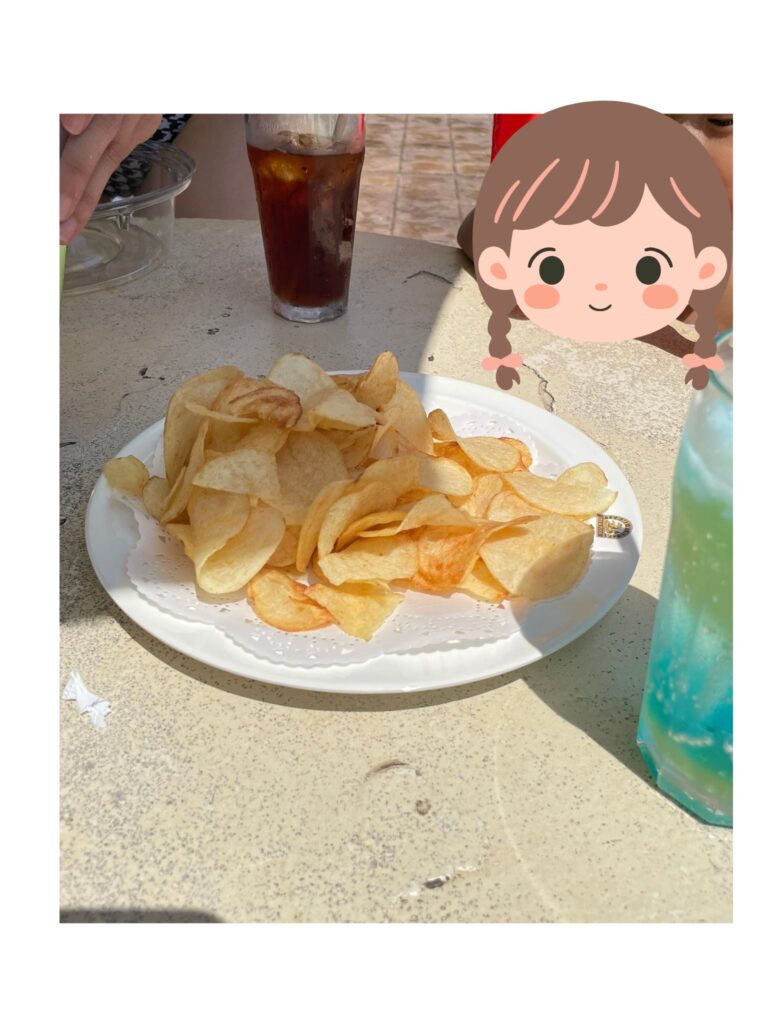 ミラコスタのプール"テルメ・ヴェネツィア"のカフェ"ヒッポカンピ”のポテトチップス。ボリュームが多い。